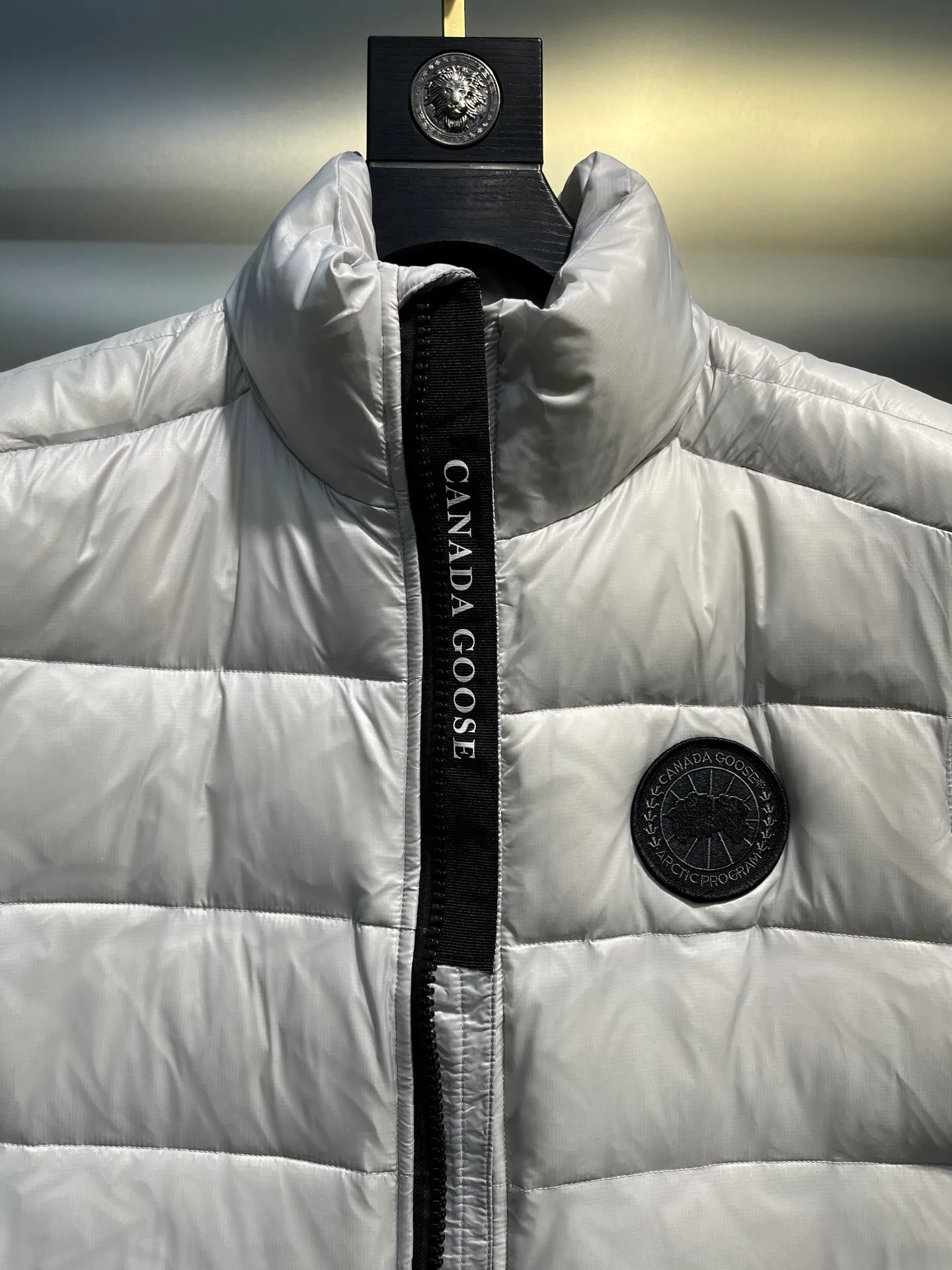 P560 Canadian brand CanadaGoose men's and women's CROFTON lightweight down vest 2229M DWR water-repellent treatment WindWall windproof fabric 700 fleece filling original mold opening details one to one production The upper body effect is stunning Exclusively available on the Xiaohongshu purchasing platform The highest version on the market Size: XS S M L XL XXL